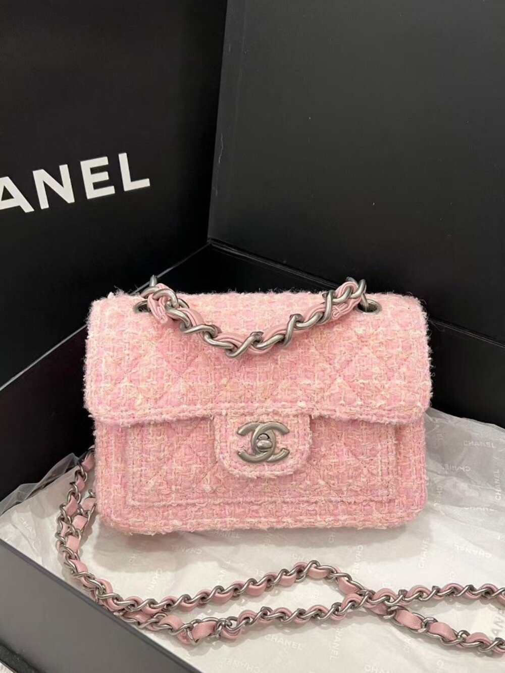 Classic CHANEL bag: A Stylish and Versatile Choice for Elegance